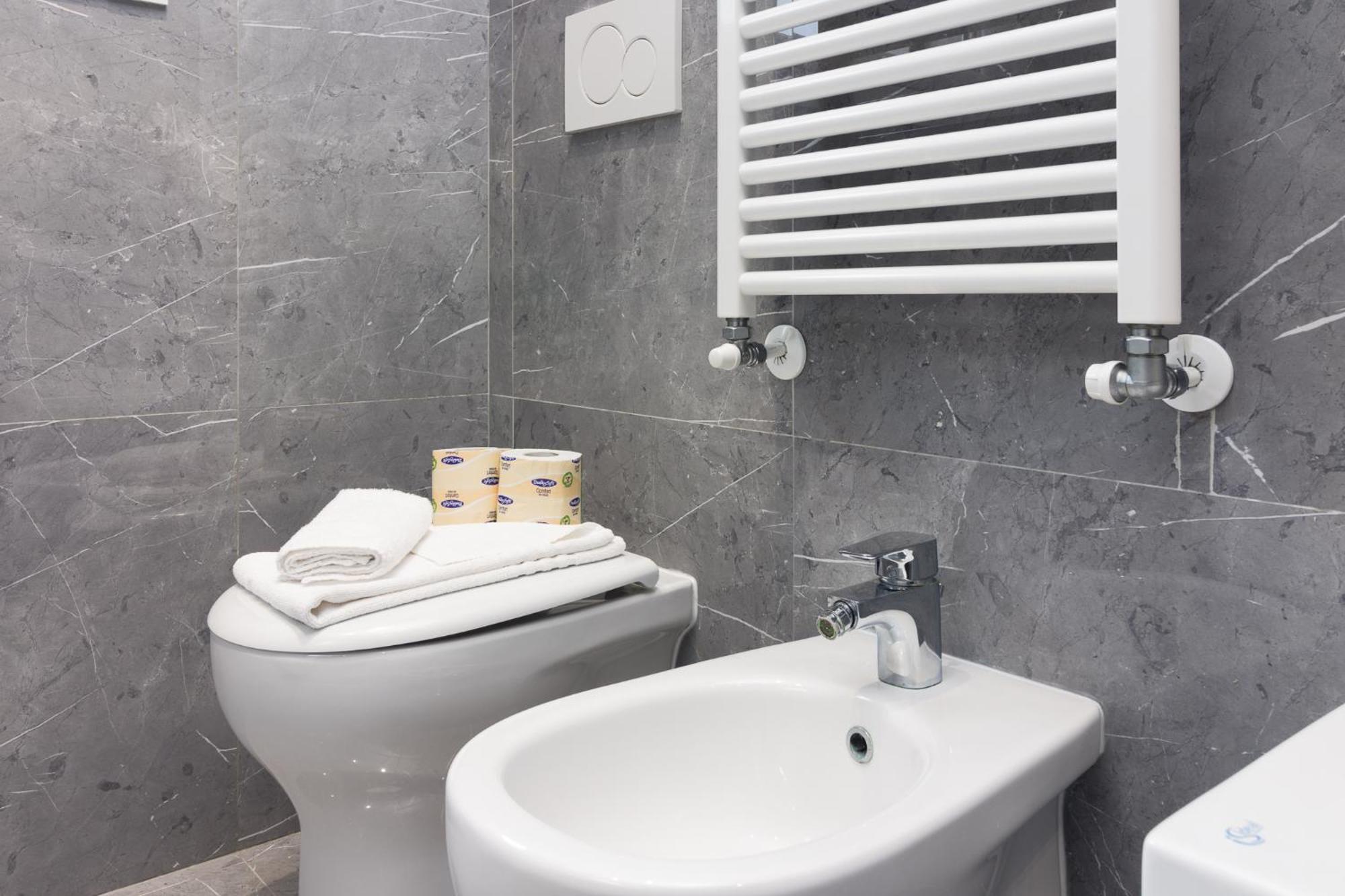 Nuovissimo Attico 17esimo Piano, 10 Posti Letto Appartement Milaan