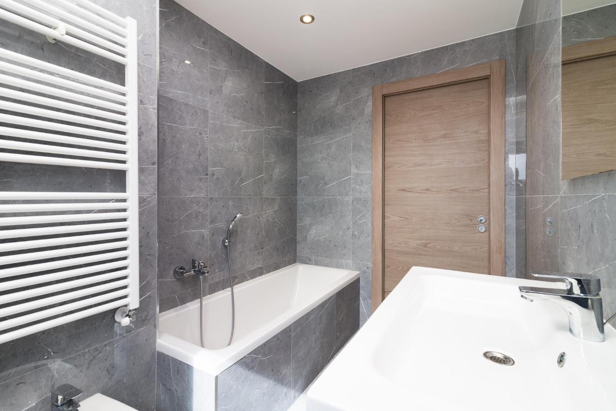 Appartement Nuovissimo Attico 17esimo Piano, 10 Posti Letto *